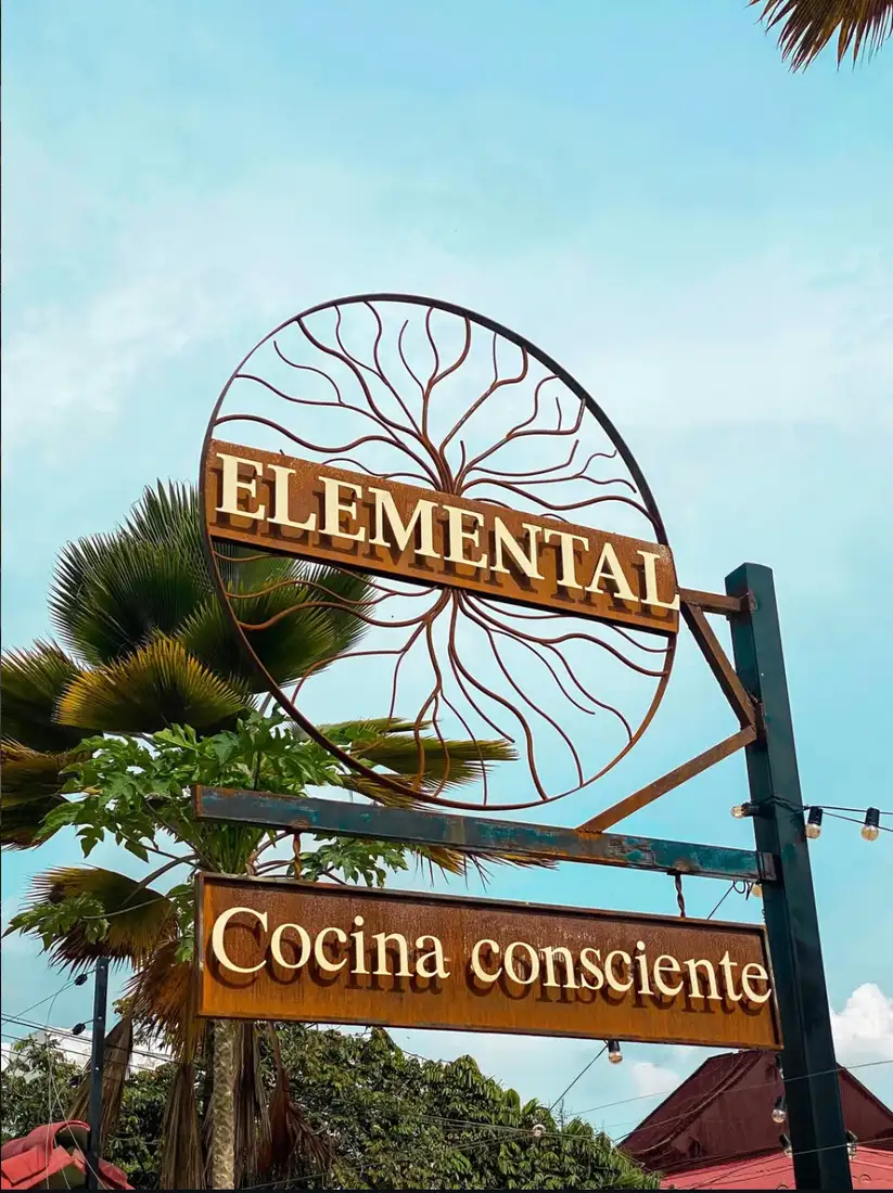 Letrero de Elemental Restaurante, sede del encuentro de La Forja en Fusagasugá